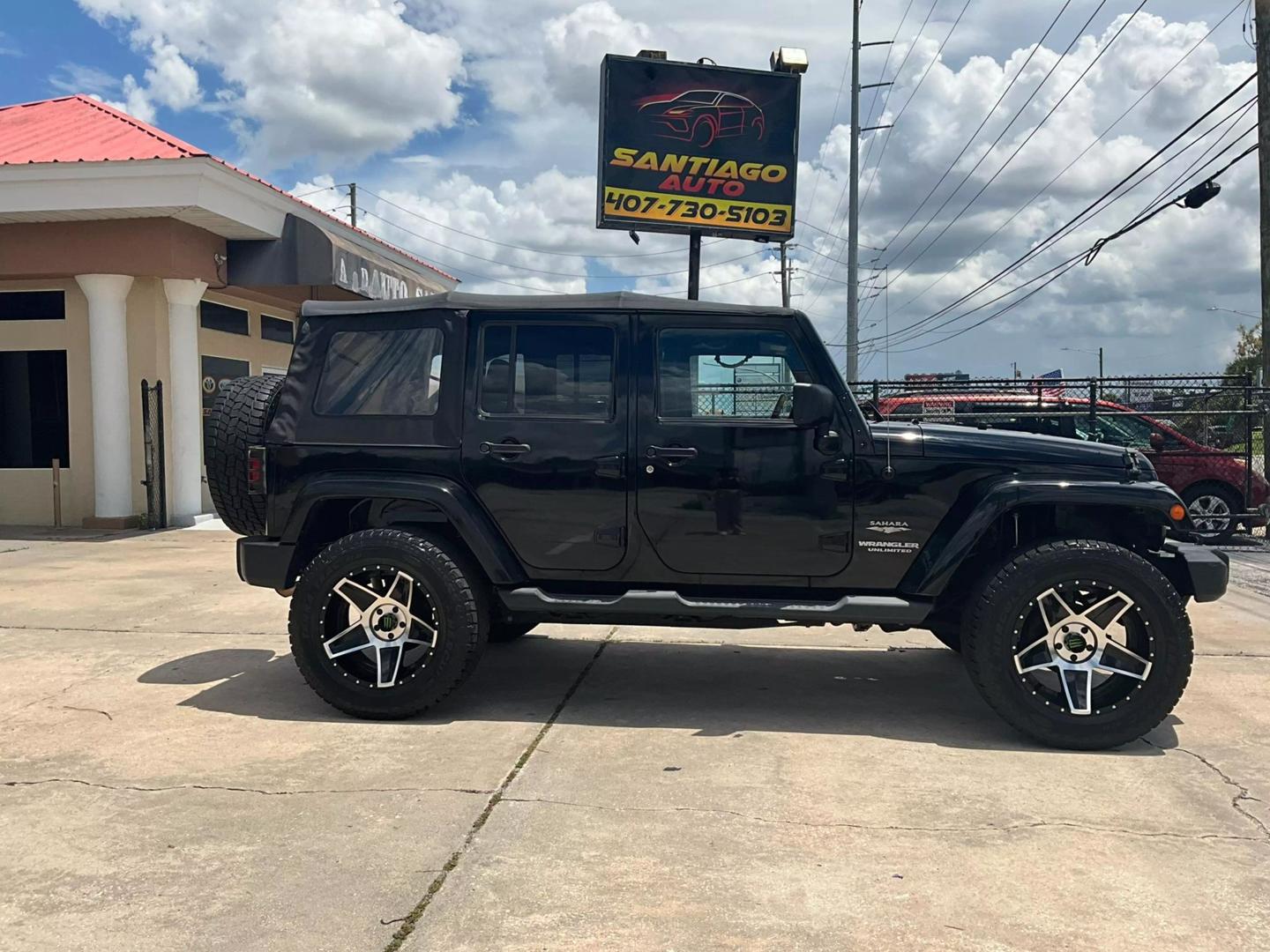 2011 Jeep Wrangler Unlimited Sahara photo 2