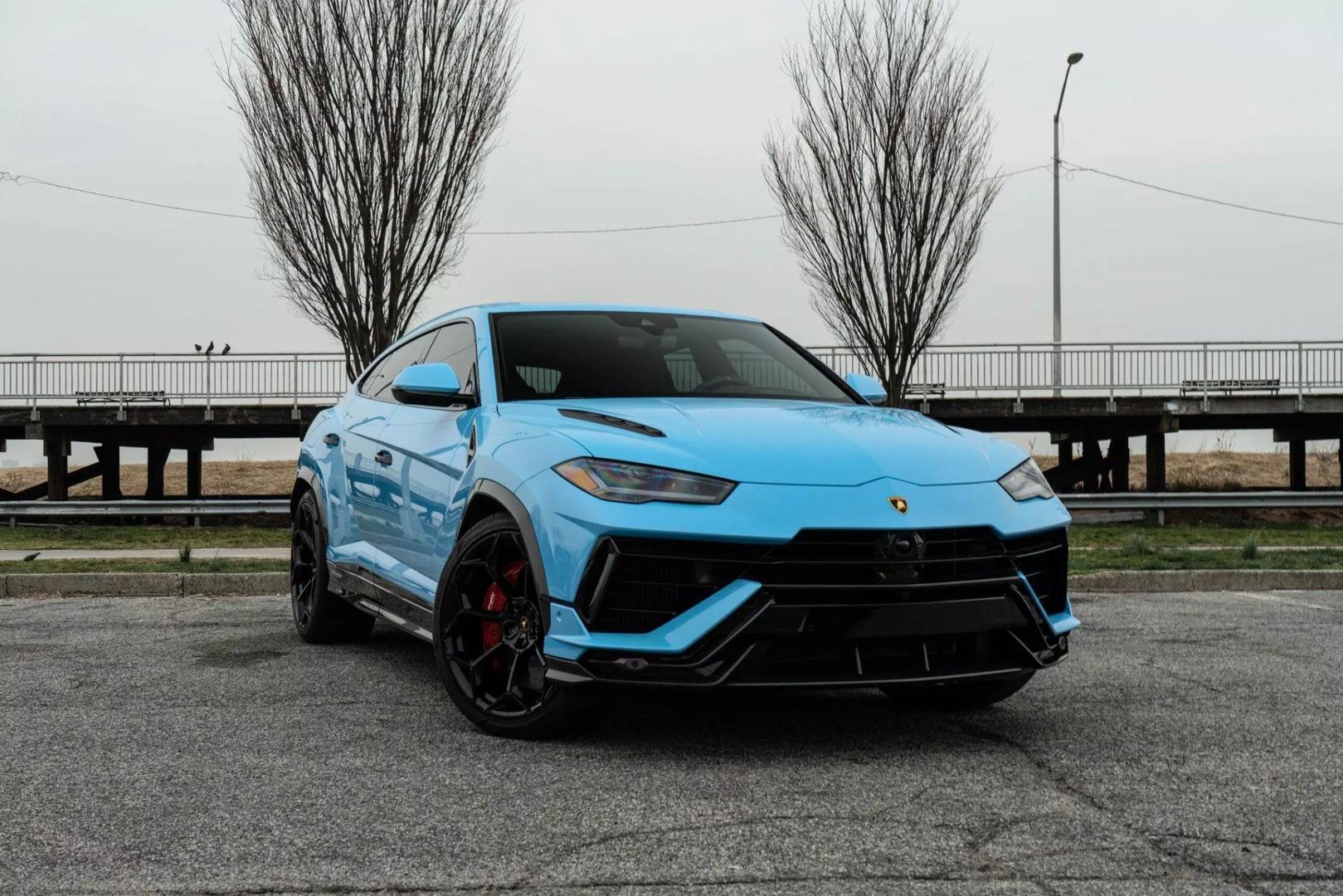 2023 Lamborghini Urus - Image 2