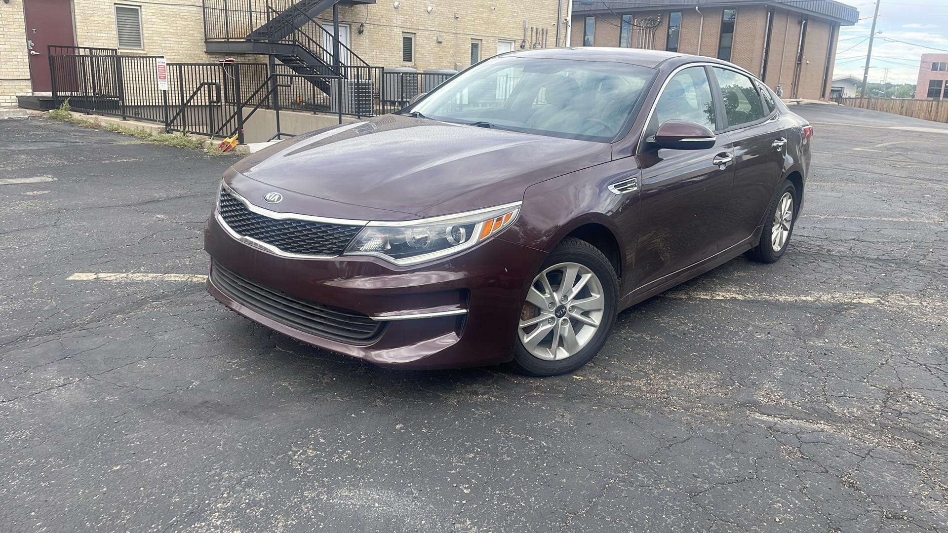 Kia Optima's photo