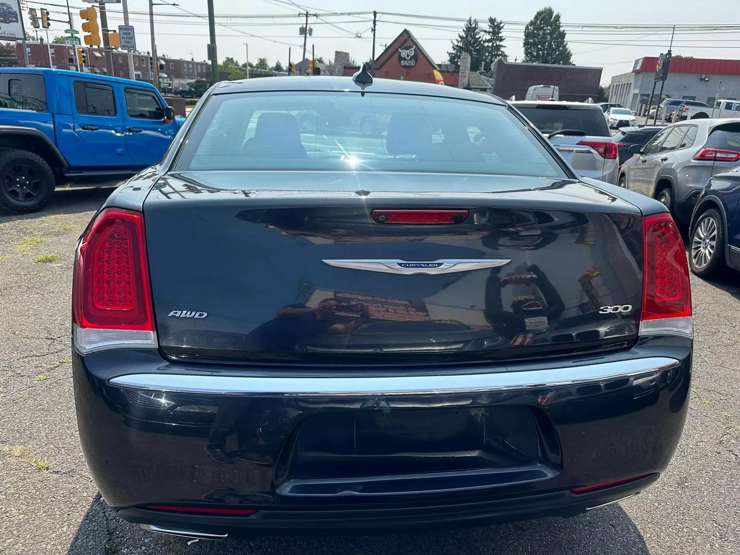 2019 Chrysler 300: Bold design, V6 & V8 engines, premium interior, advanced tech, and a smooth, comfortable drive.