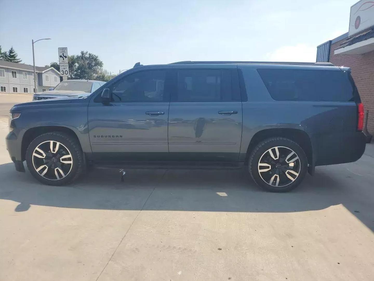 2019 Chevrolet Suburban Premier photo 2