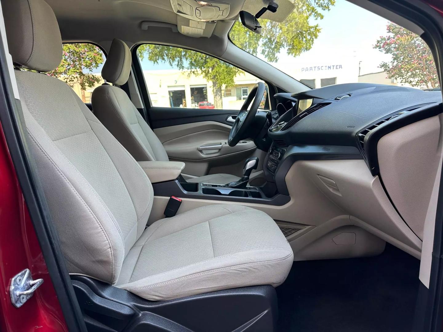 2019 Ford Escape - Image 25