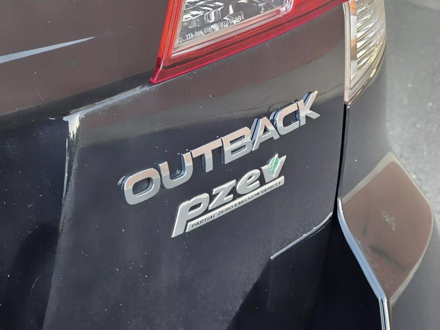 2012 Subaru Outback Premium photo 17