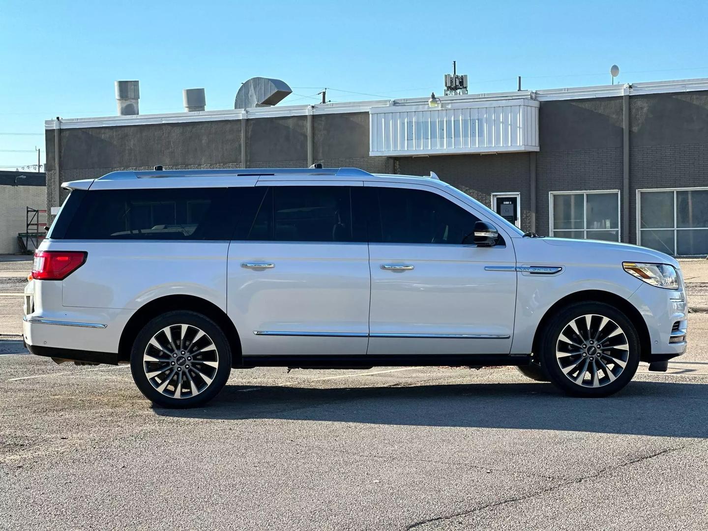 2019 Lincoln Navigator L - Image 9