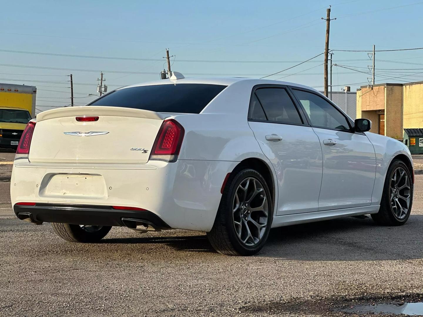 2018 Chrysler 300 - Image 8