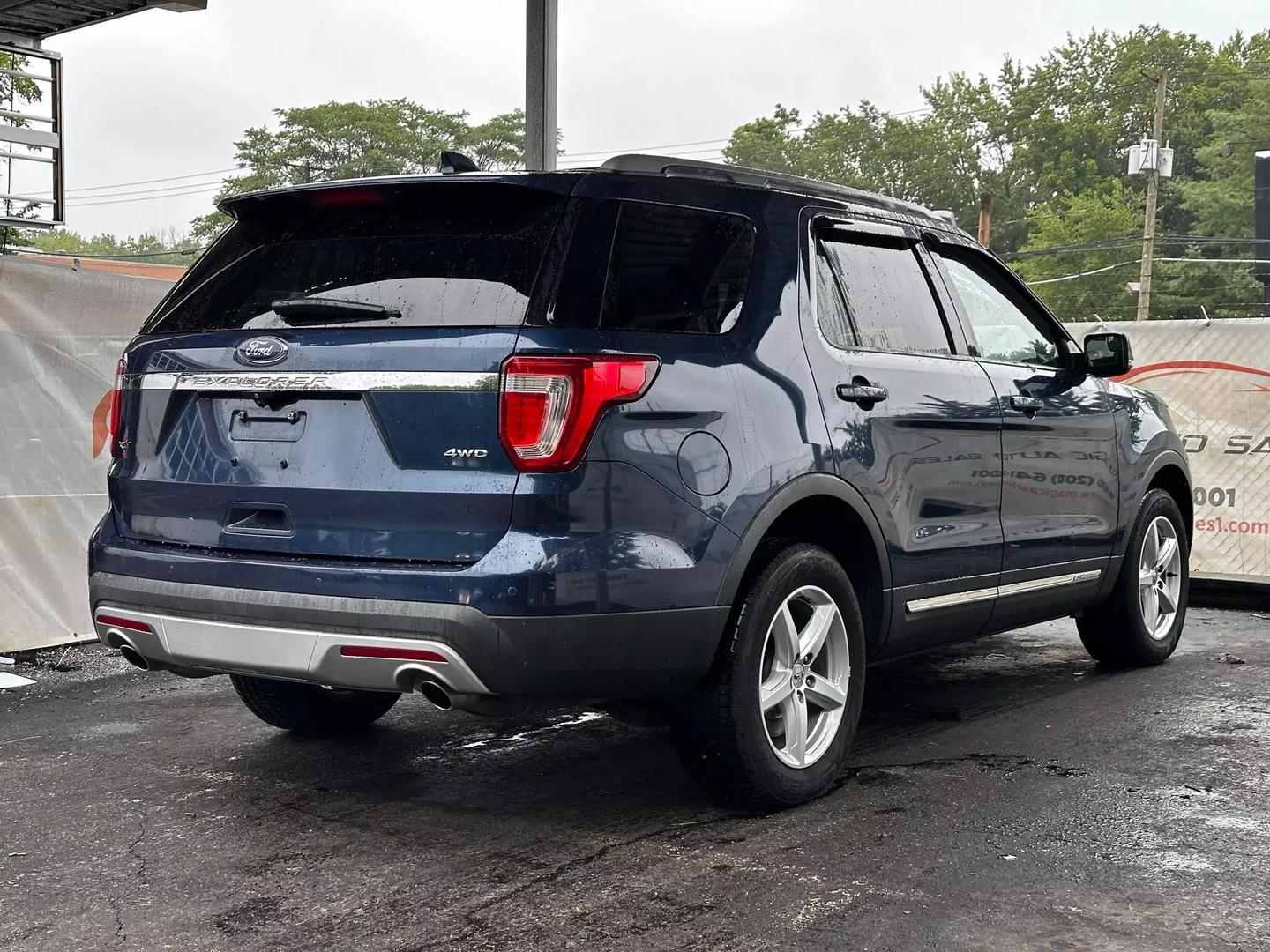 2017 Ford Explorer - Image 9