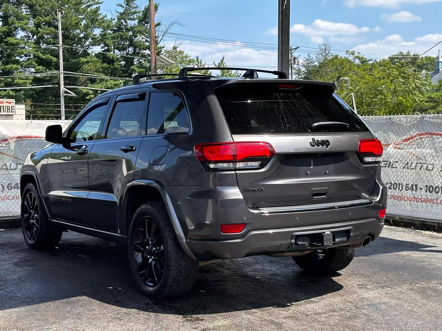 2017 Jeep Grand Cherokee - Image 7