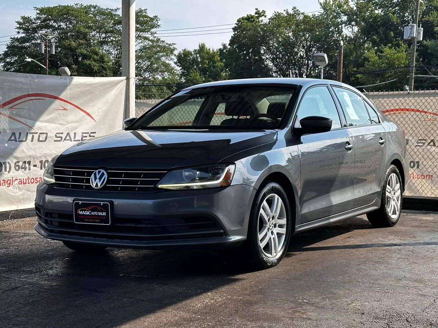 2018 Volkswagen Jetta - Image 3