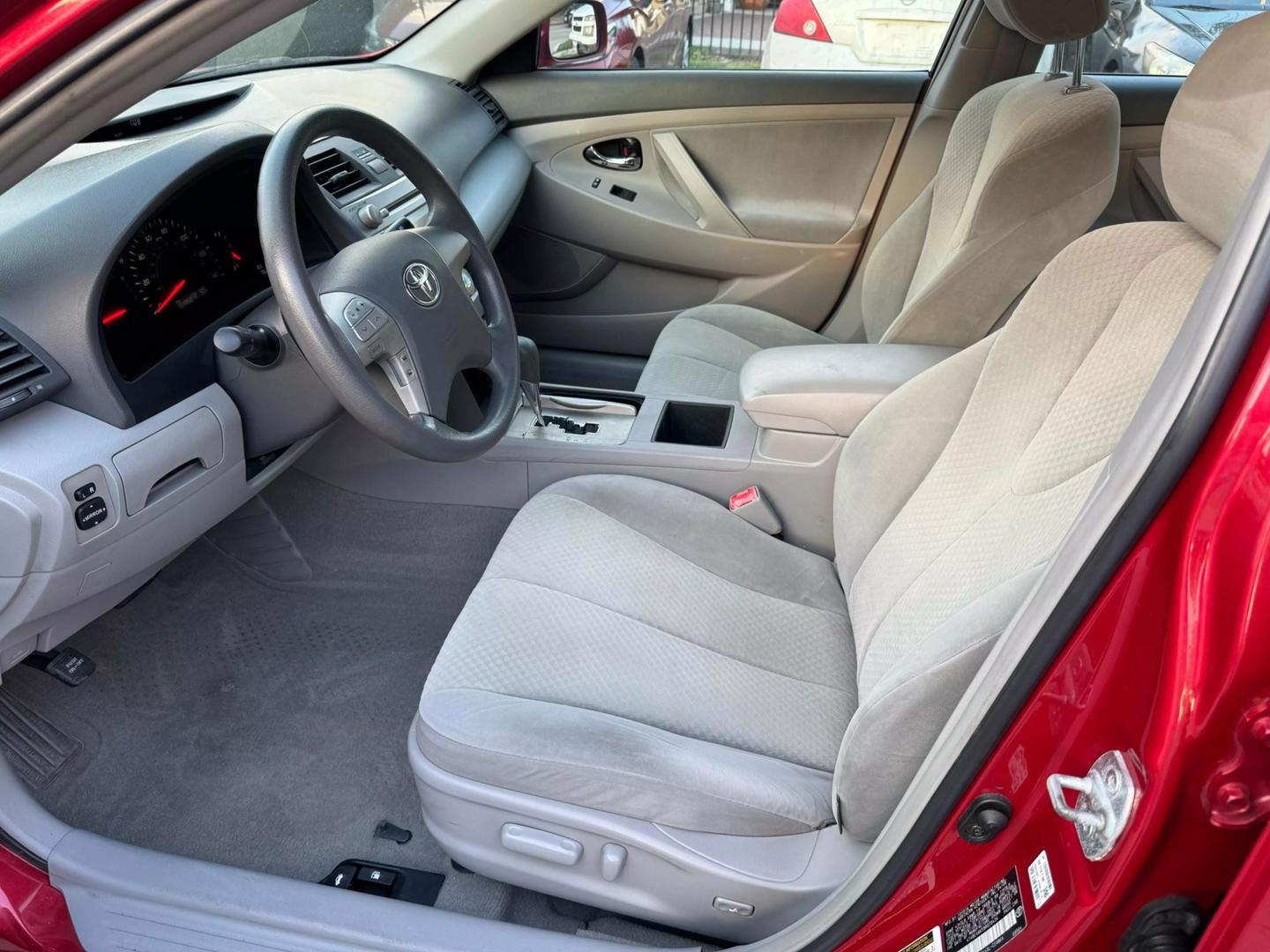 2009 Toyota Camry LE photo 5