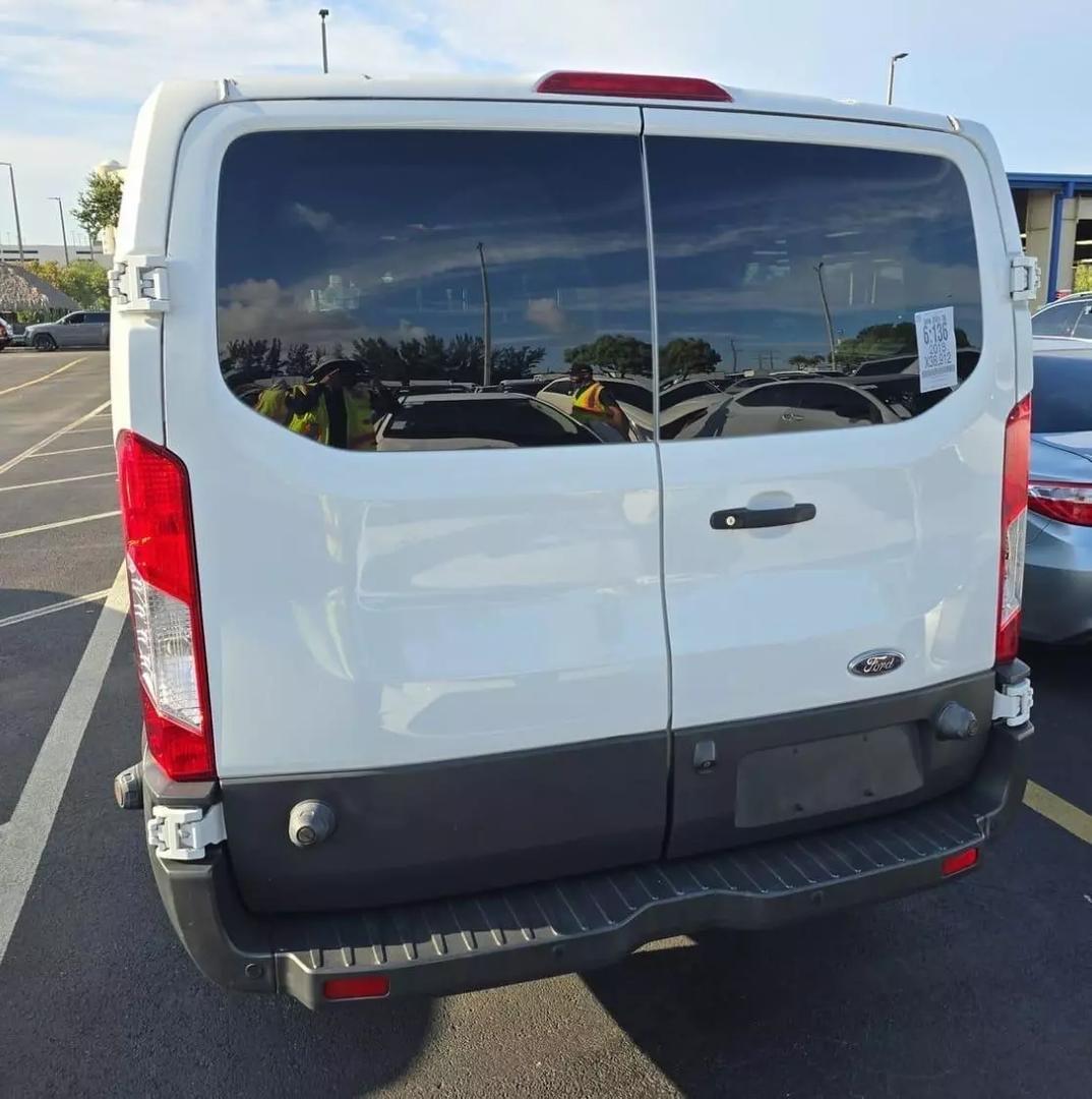 2018 Ford Transit Wagon XL photo 2