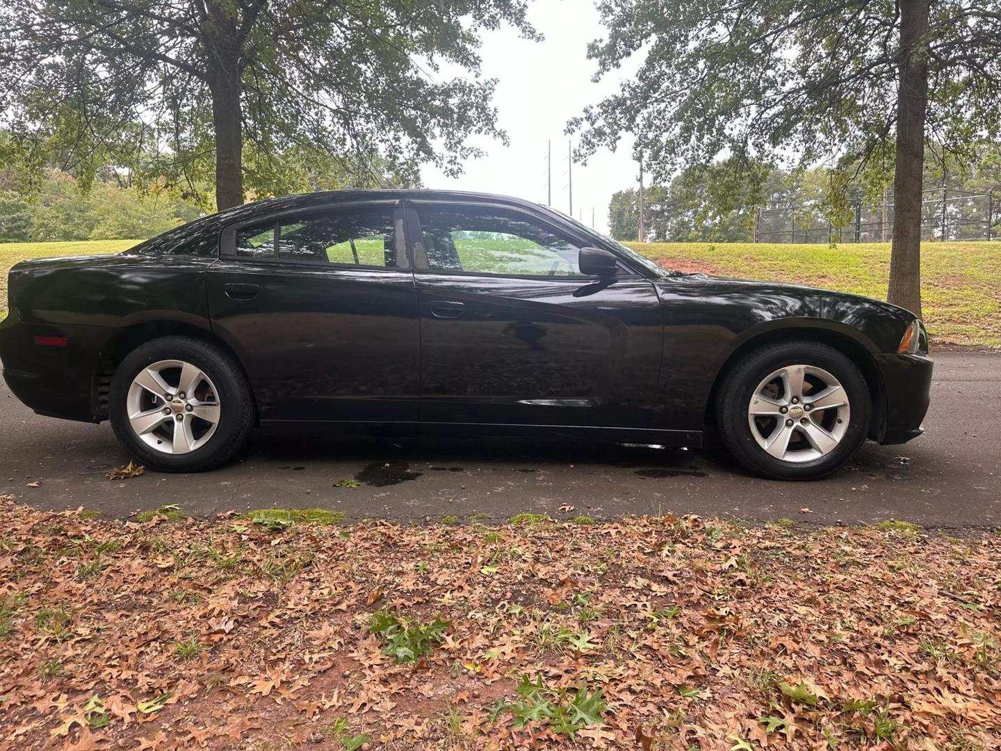 2013 Dodge Charger SE photo 4