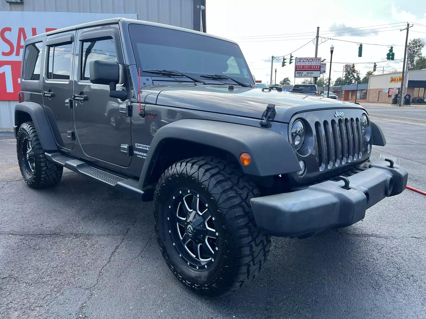 2016 Jeep Wrangler - Image 11