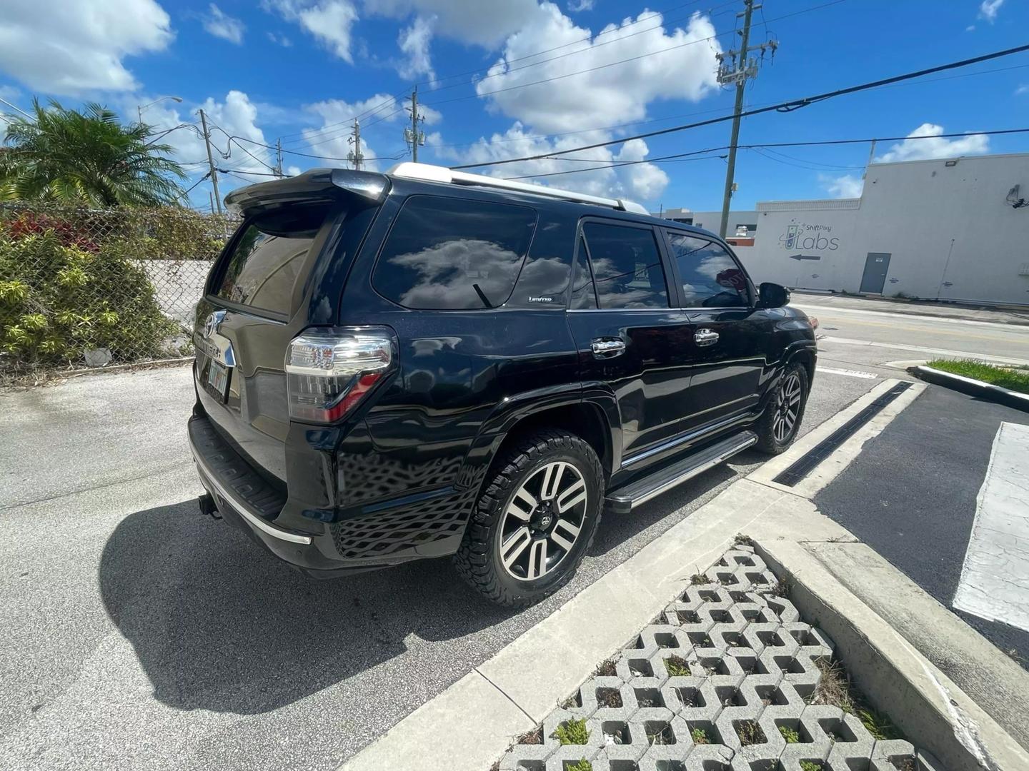 2017 Toyota 4Runner Limited photo 6