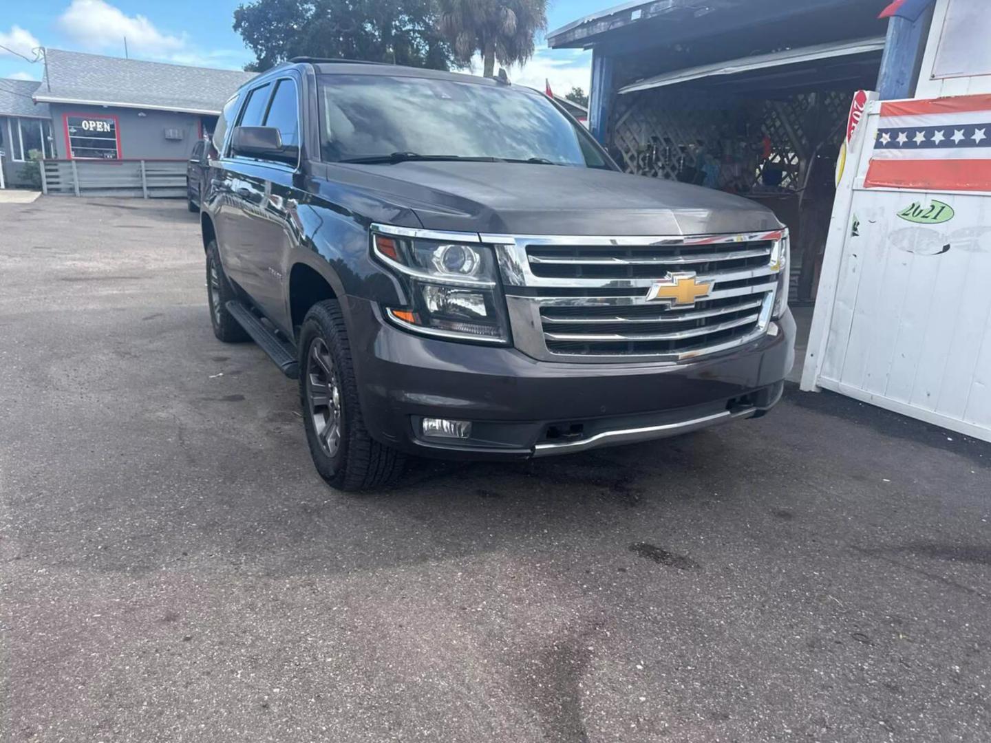 2016 Chevrolet Tahoe LT photo 3