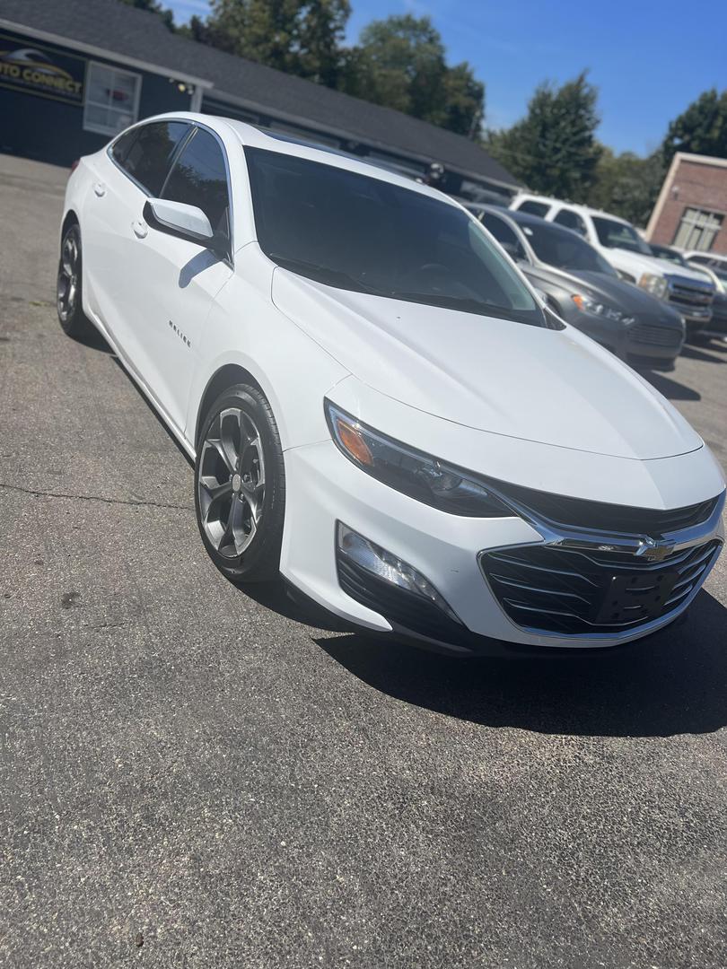 2022 Chevrolet Malibu 1LT photo 2