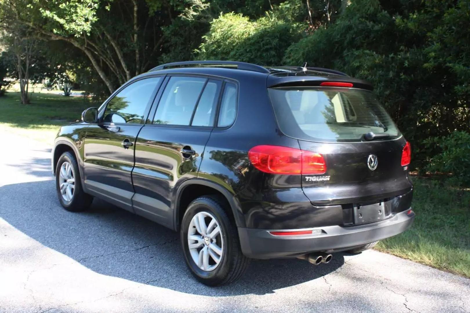 2016 Volkswagen Tiguan S photo 6