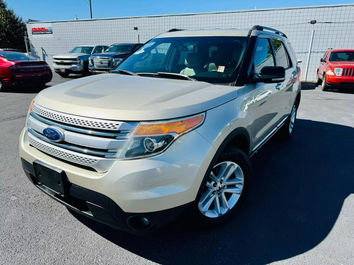 2011 Ford Explorer XLT photo 2