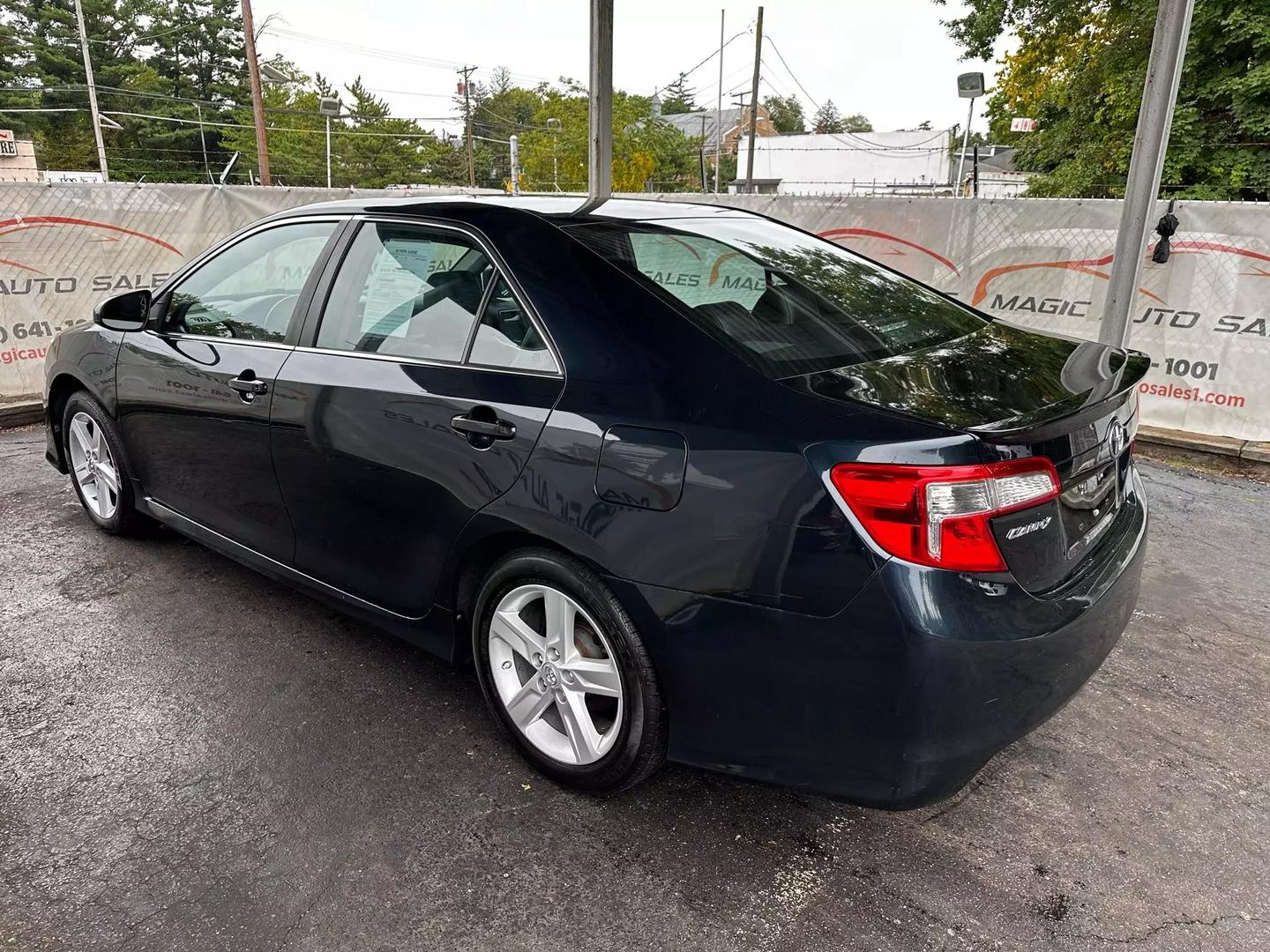 2014 Toyota Camry - Image 13