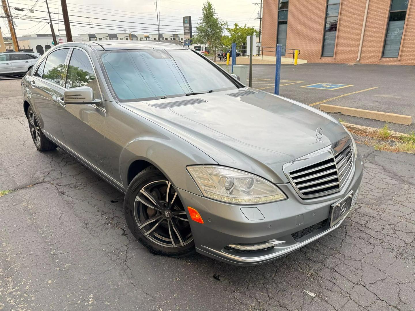 2013 Mercedes-Benz S-Class S550 photo 3