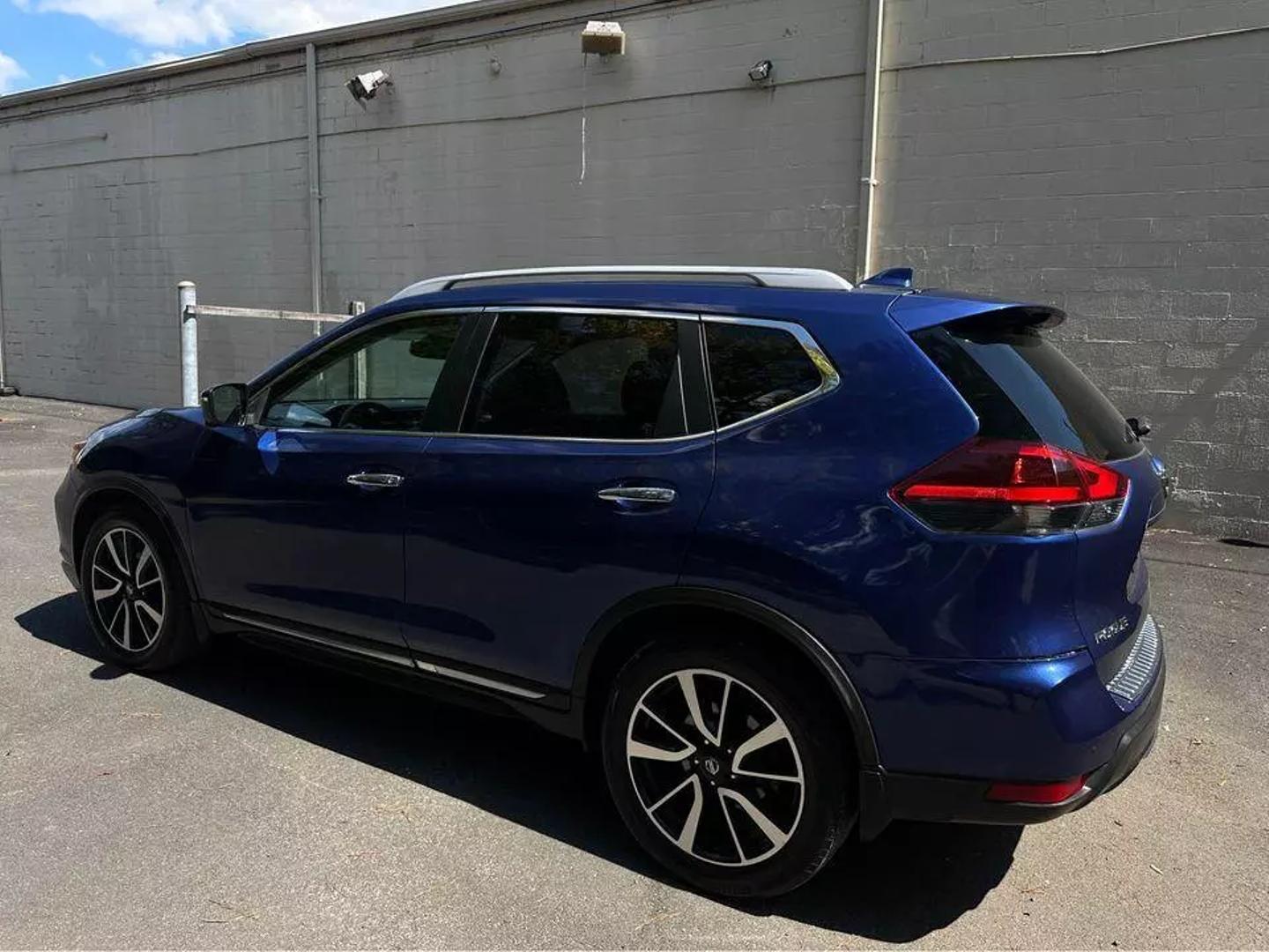 2018 Nissan Rogue SL photo 2