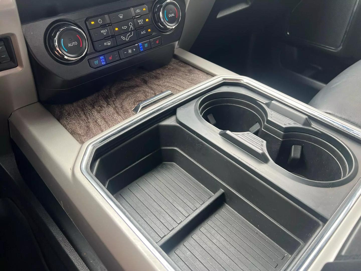 2019 Ford F250 Super Duty Crew Cab - Image 28