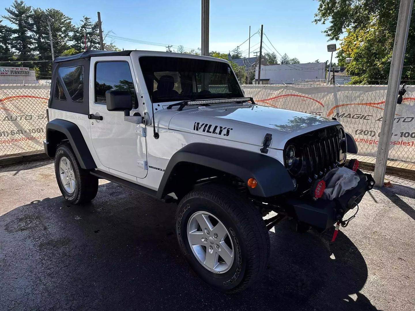 2016 Jeep Wrangler - Image 11