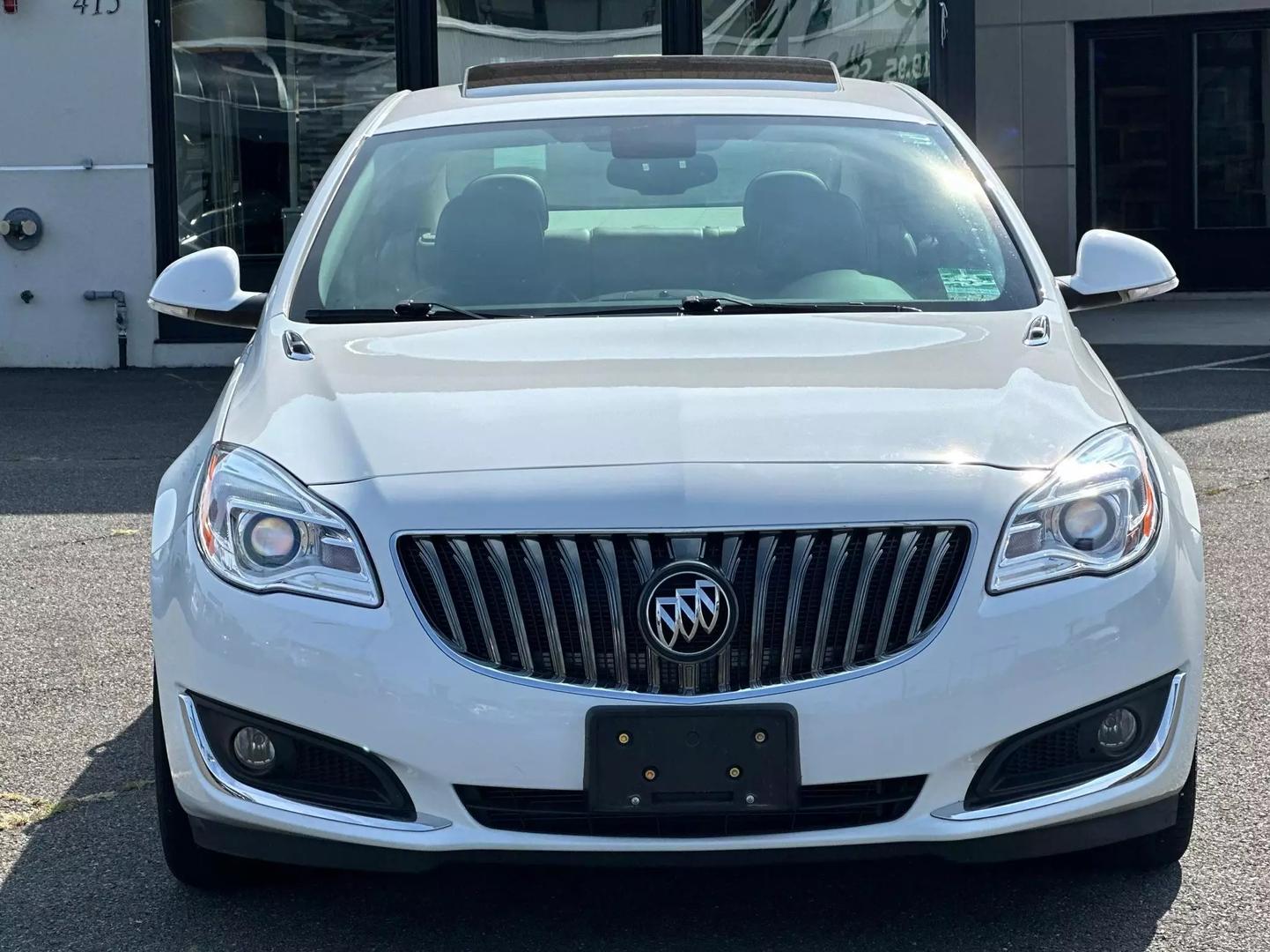 2016 Buick Regal - Image 12