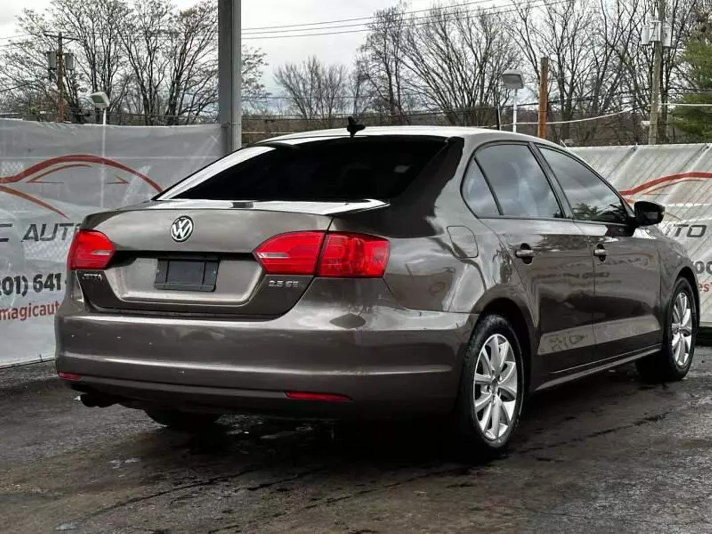 2011 Volkswagen Jetta - Image 9