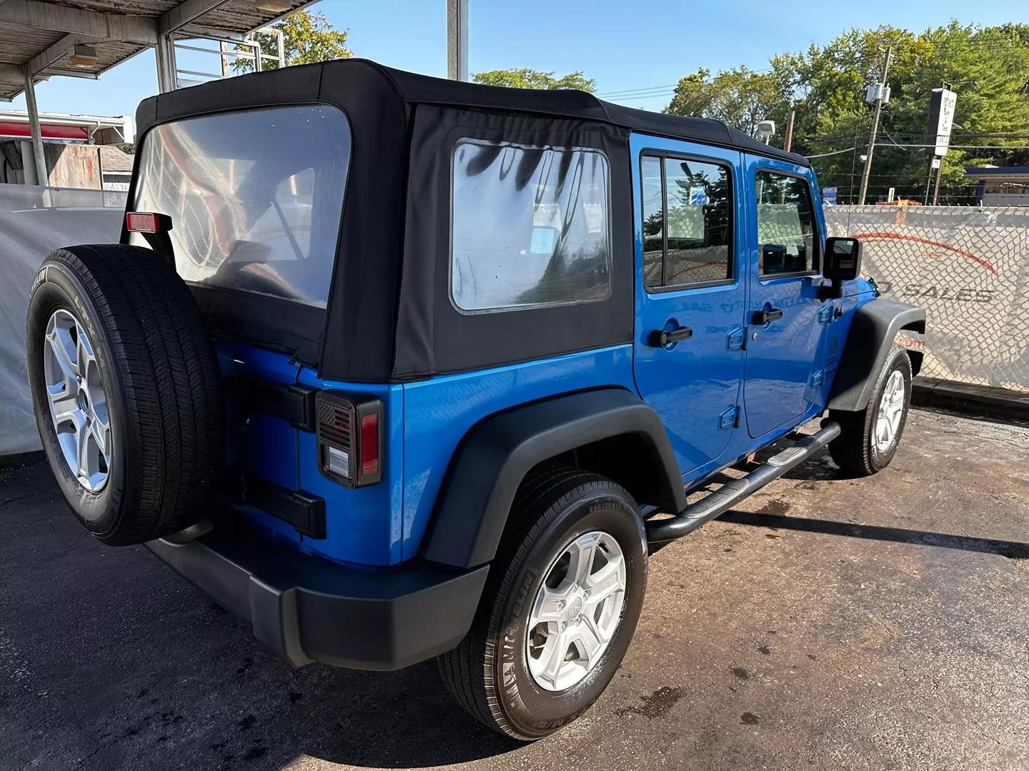 2016 Jeep Wrangler - Image 12