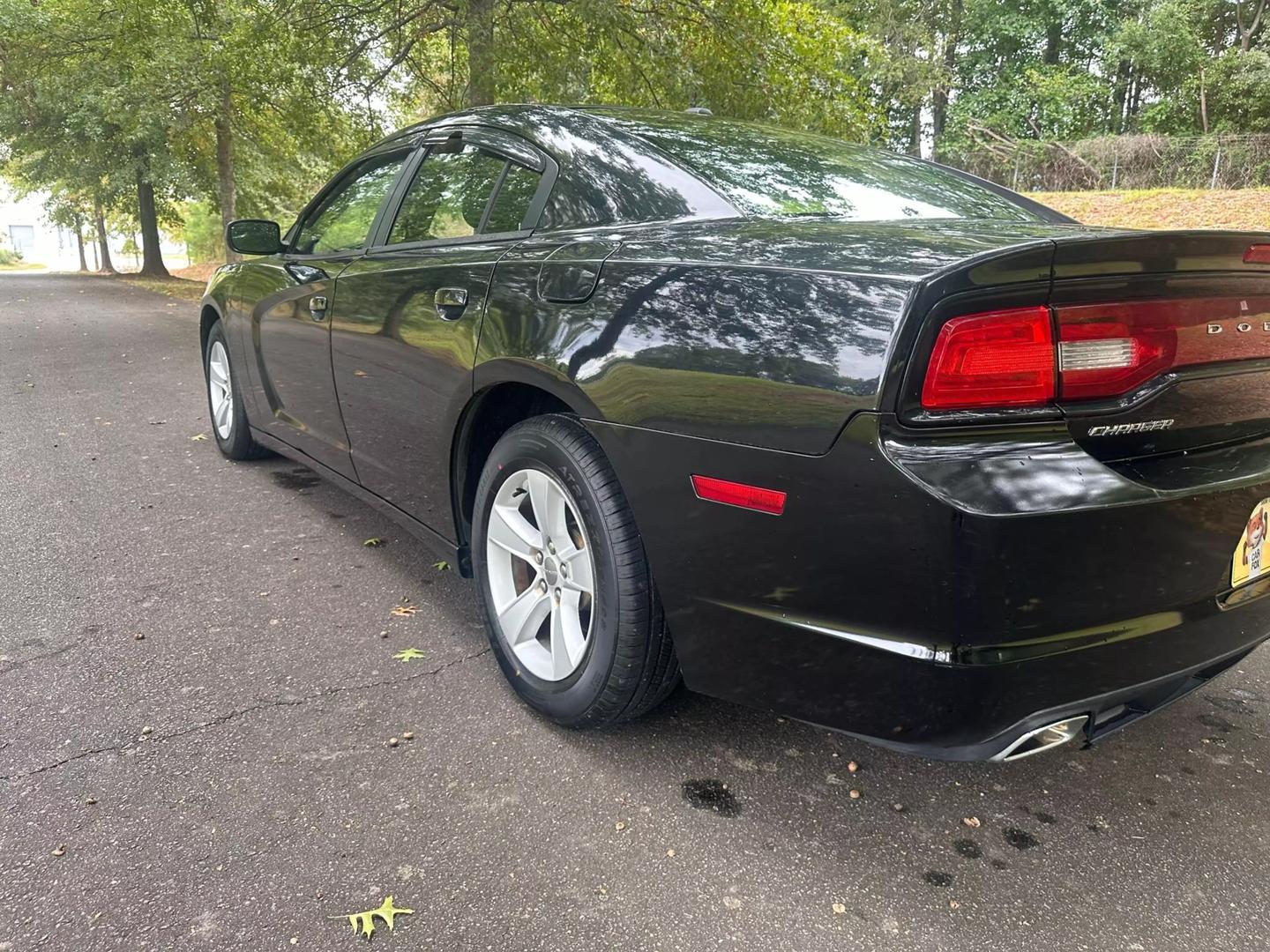 2013 Dodge Charger SE photo 7