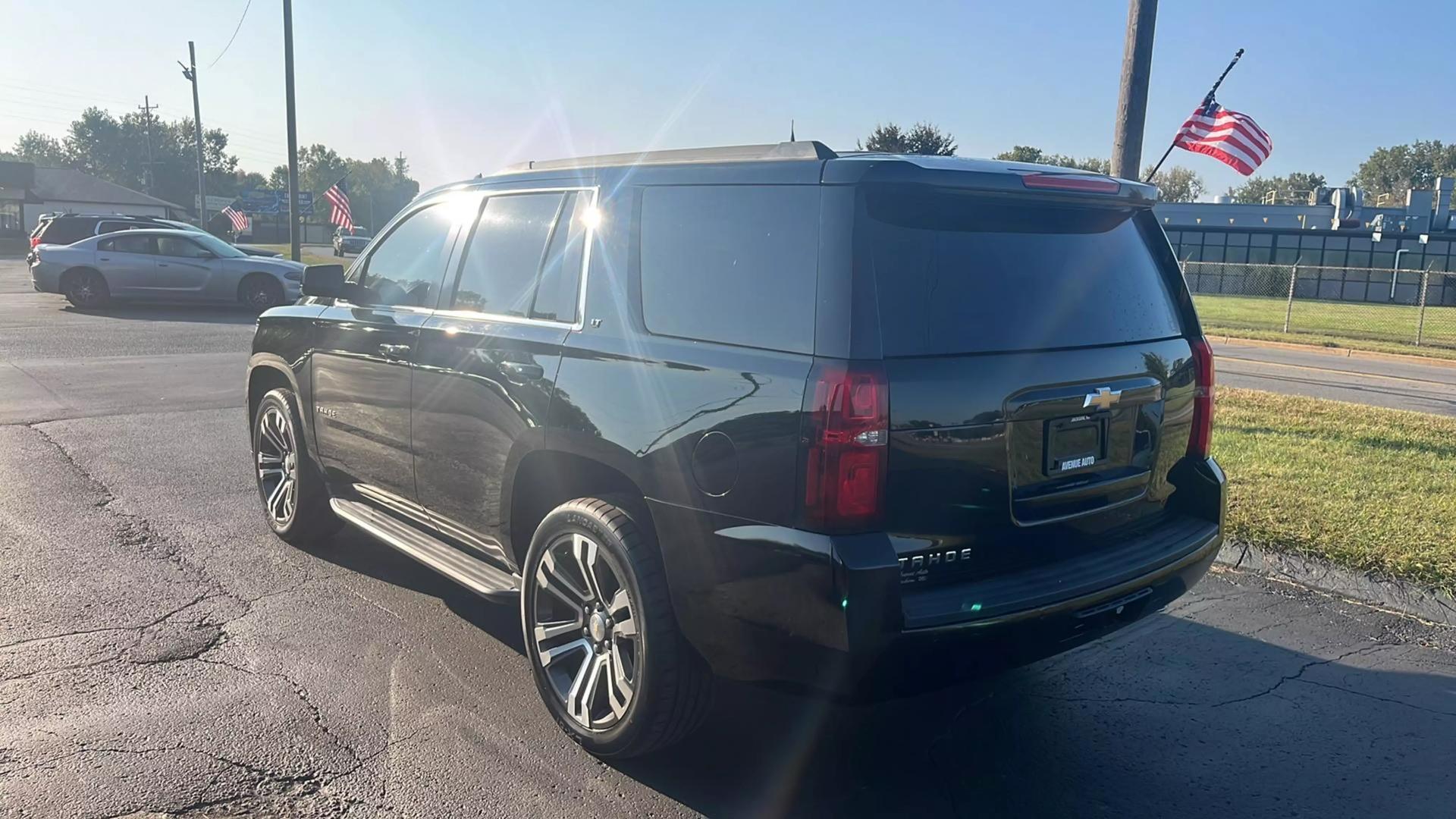 2016 Chevrolet Tahoe LT photo 3