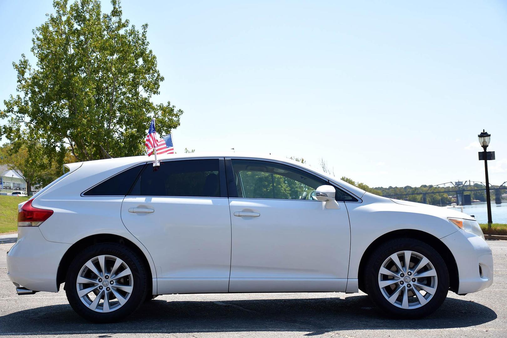 2013 Toyota Venza LE photo 14