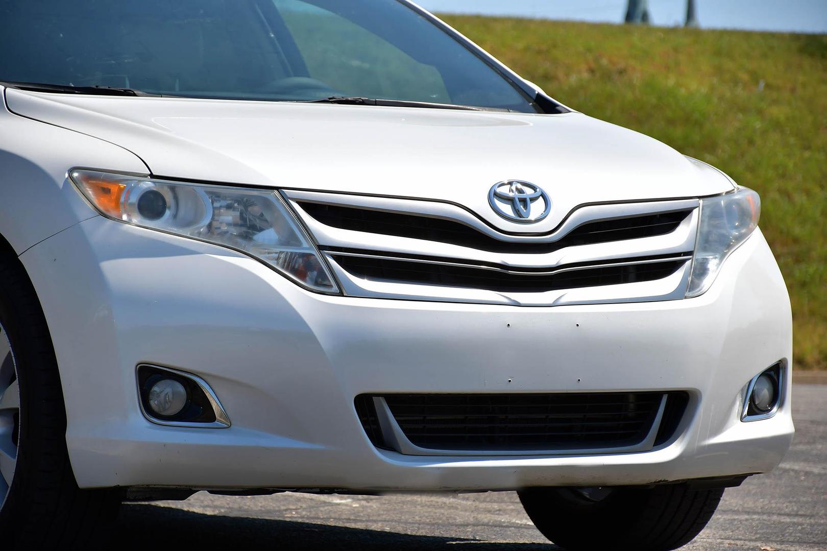 2013 Toyota Venza LE photo 2