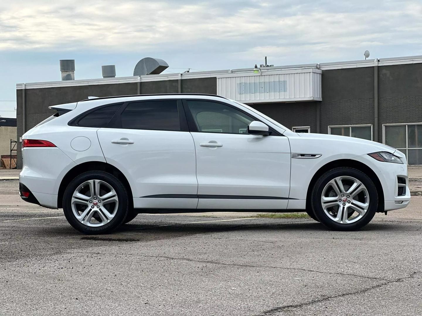 2018 Jaguar F-pace - Image 9