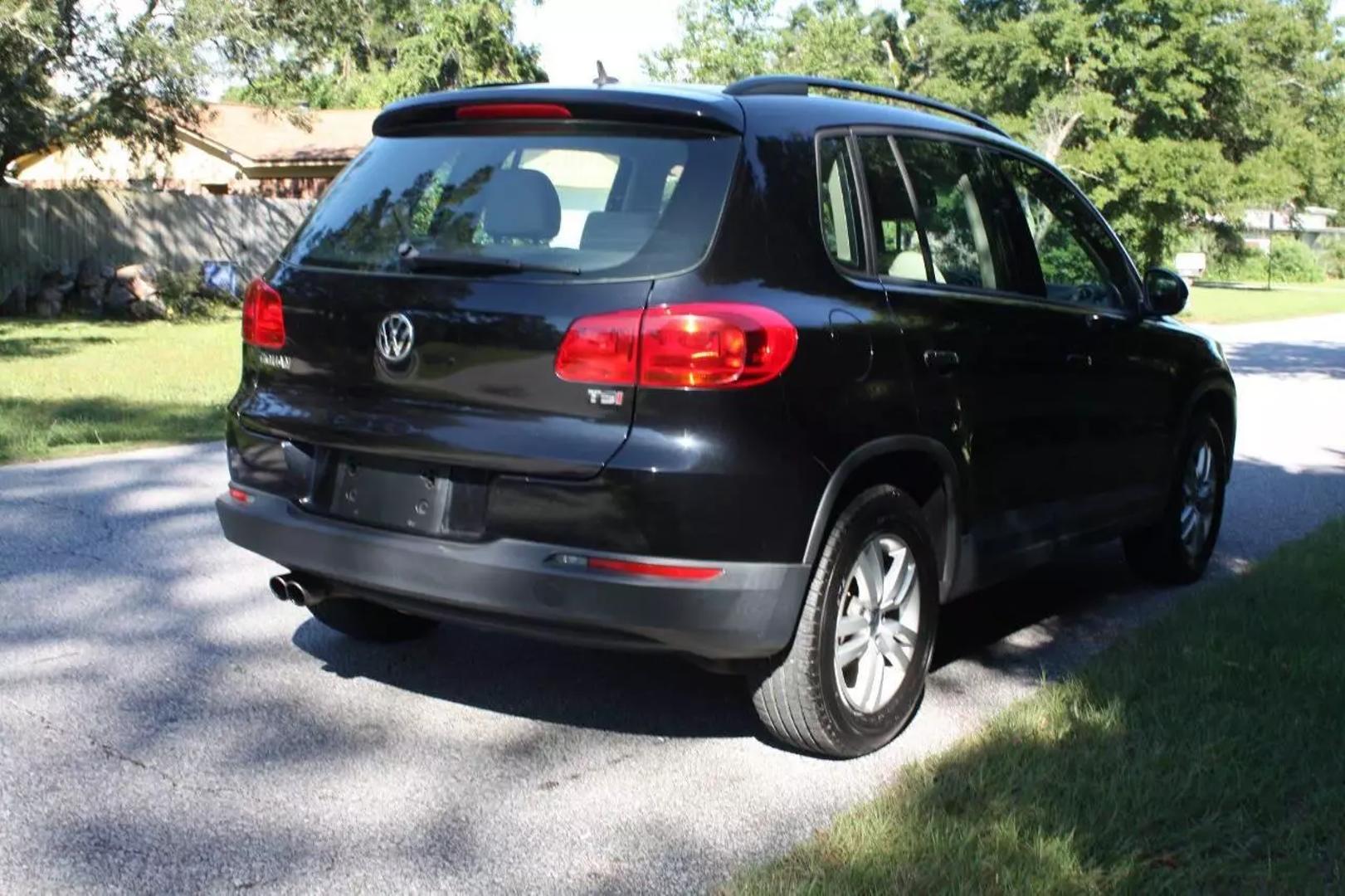 2016 Volkswagen Tiguan S photo 9