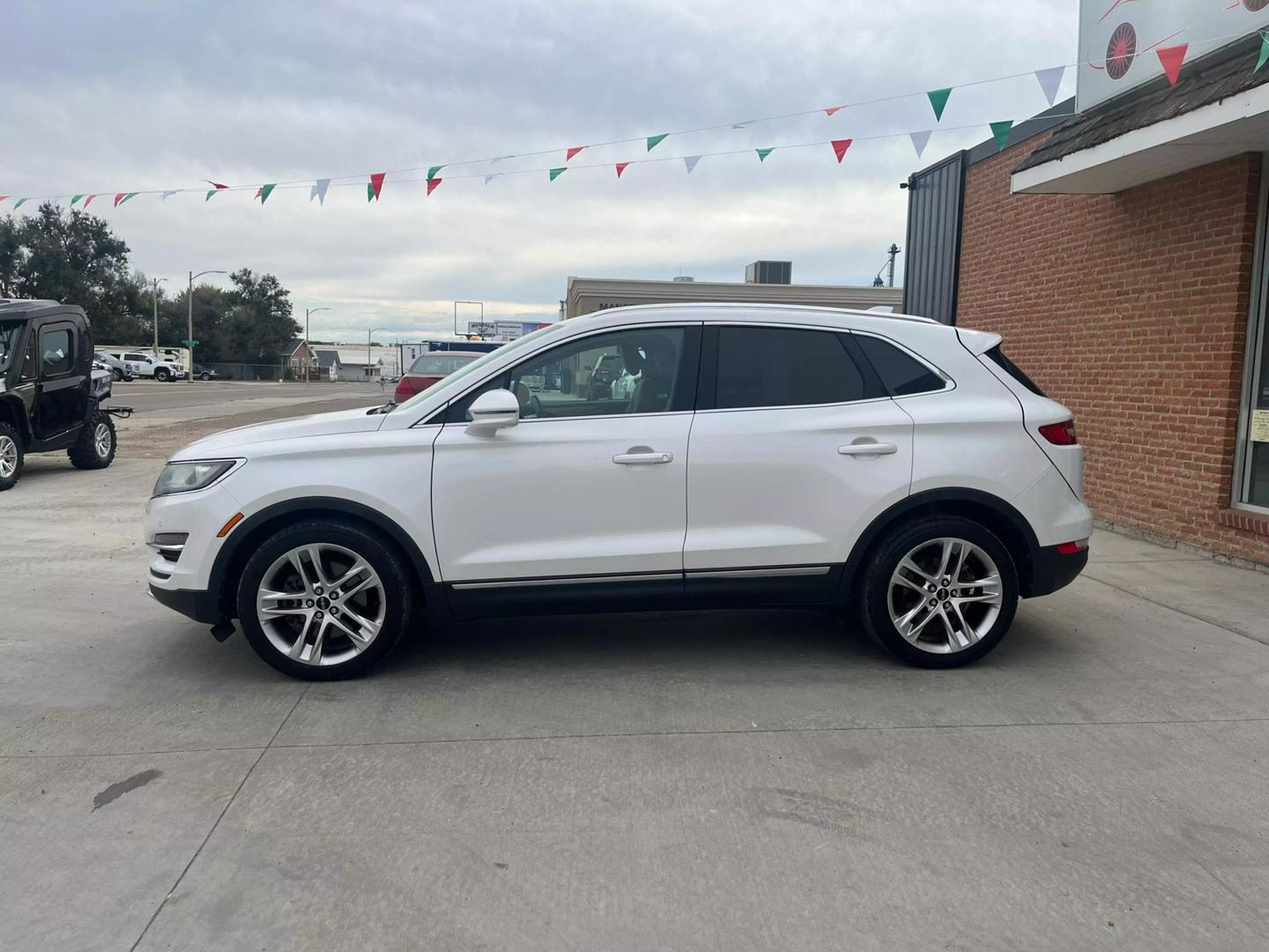 2015 Lincoln MKC Base photo 2