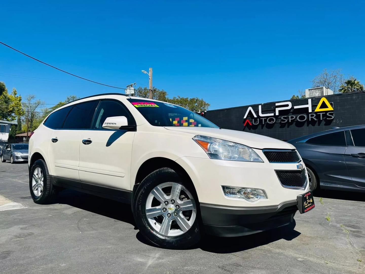 2012 Chevrolet Traverse 1LT photo 3