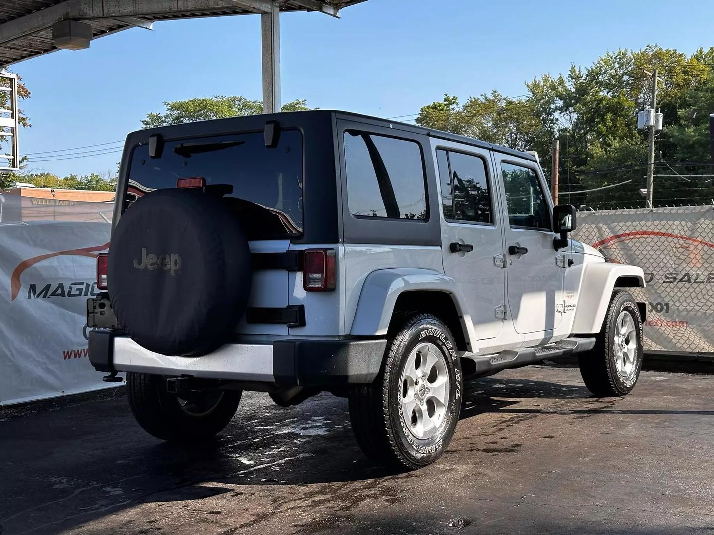 2013 Jeep Wrangler - Image 9