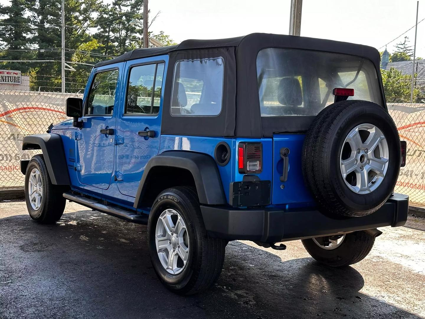 2016 Jeep Wrangler - Image 7