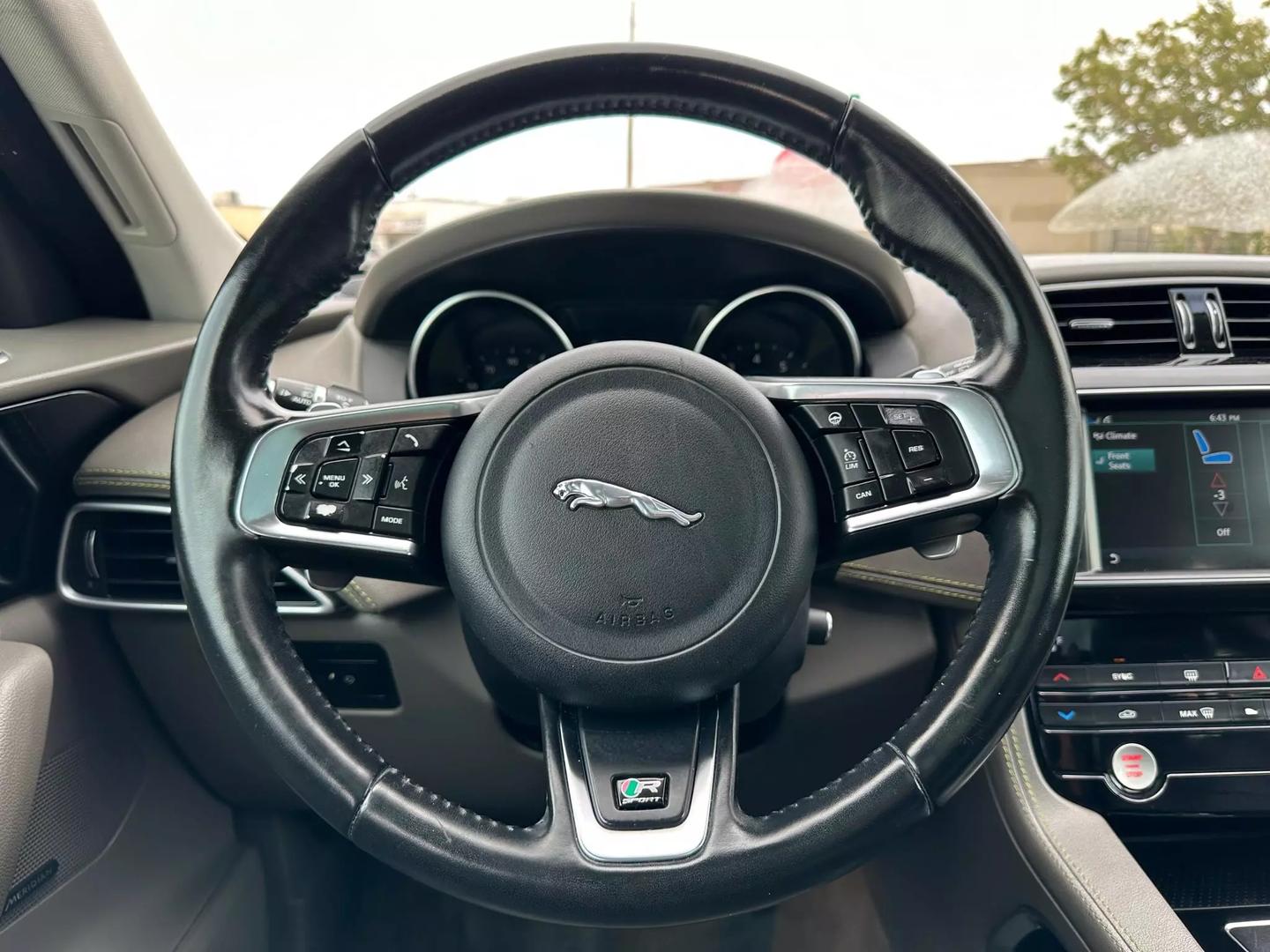 2018 Jaguar F-pace - Image 36