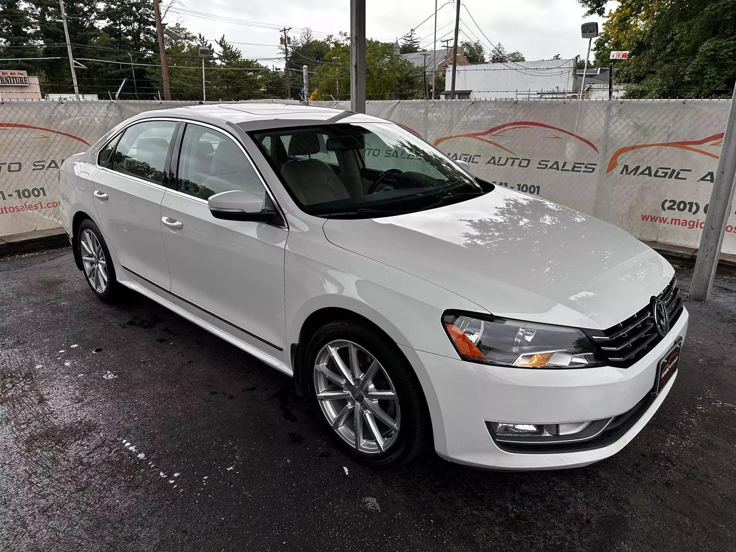 2015 Volkswagen Passat - Image 10