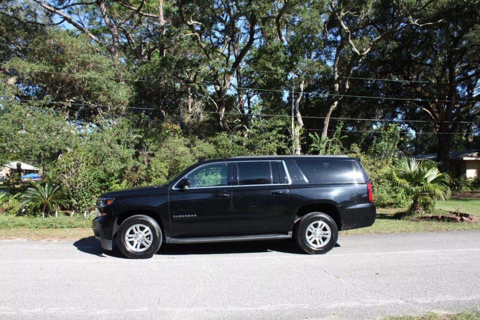 2018 Chevrolet Suburban LS photo 4