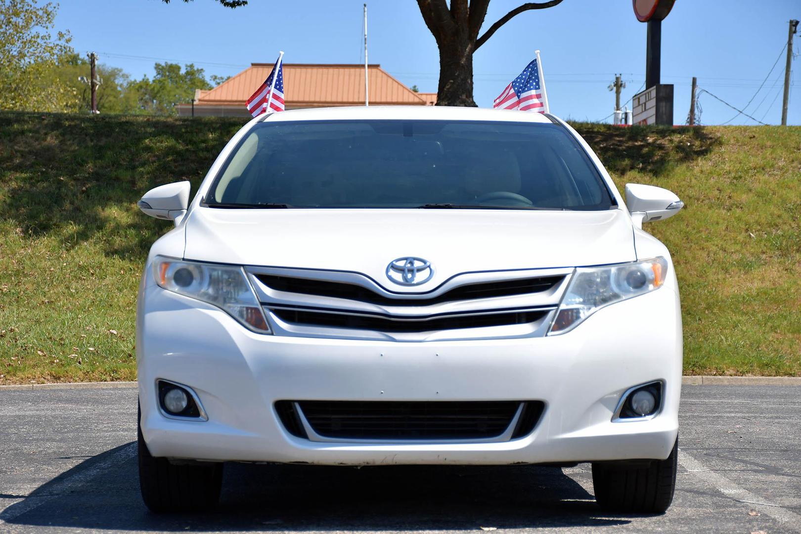 2013 Toyota Venza LE photo 3