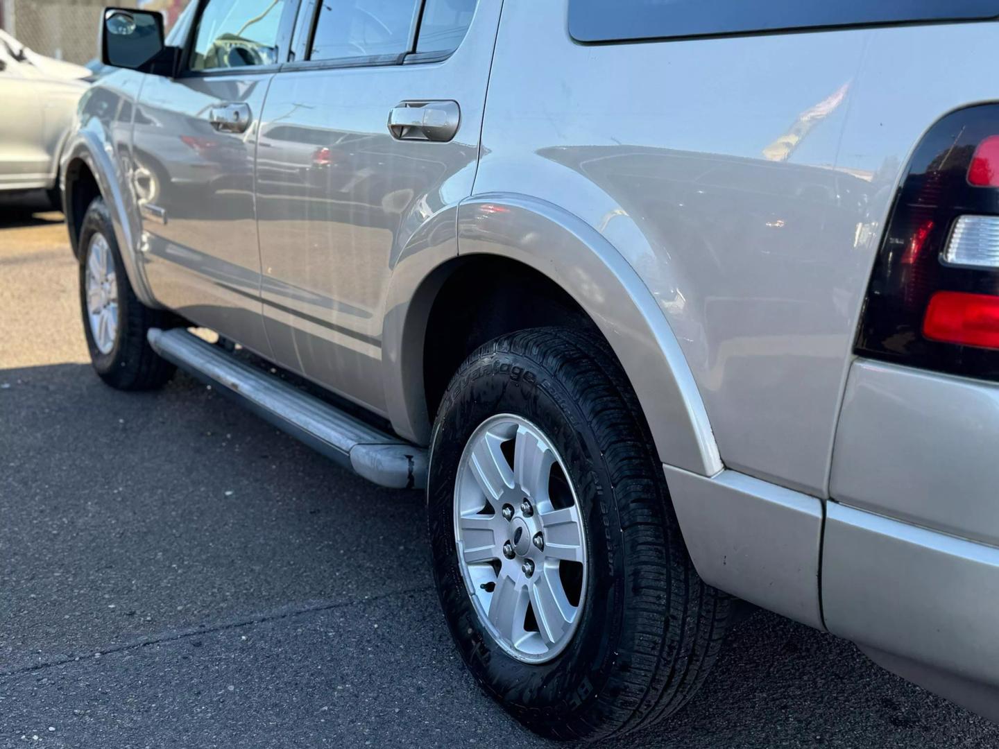 2007 Ford Explorer XLT photo 10