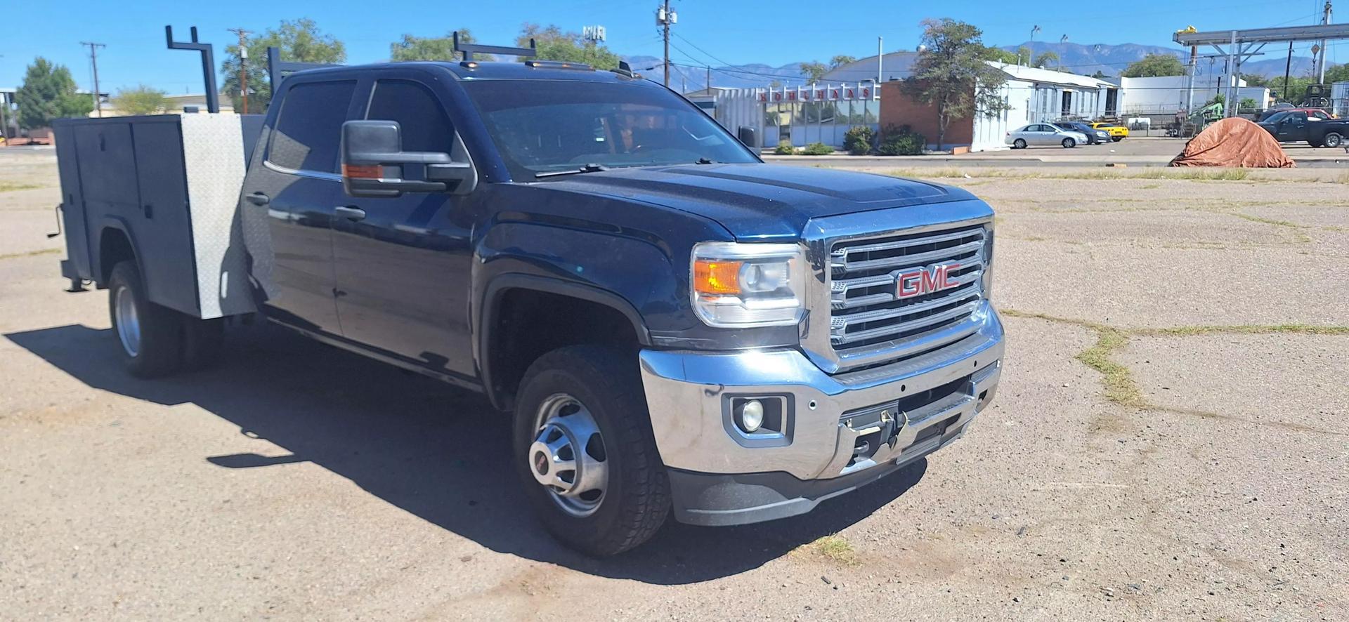 2015 GMC Sierra 3500 Chassis Cab SLE photo 4