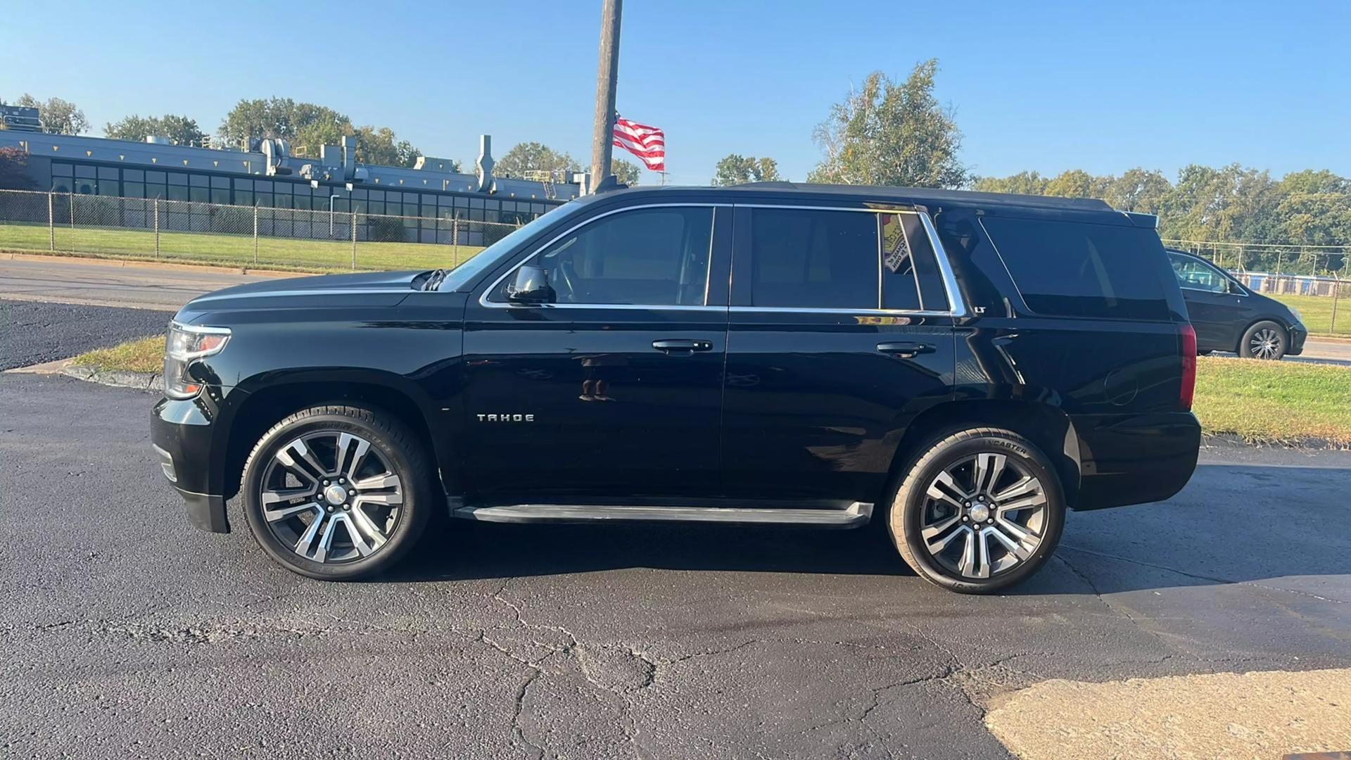 2016 Chevrolet Tahoe LT photo 2