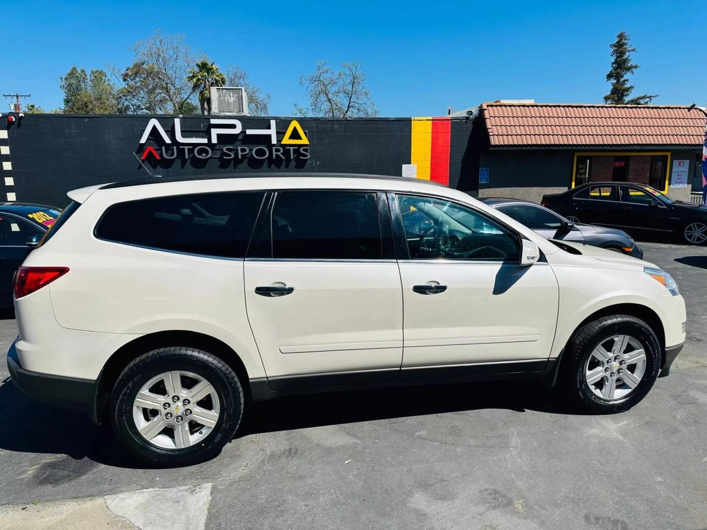 2012 Chevrolet Traverse 1LT photo 4