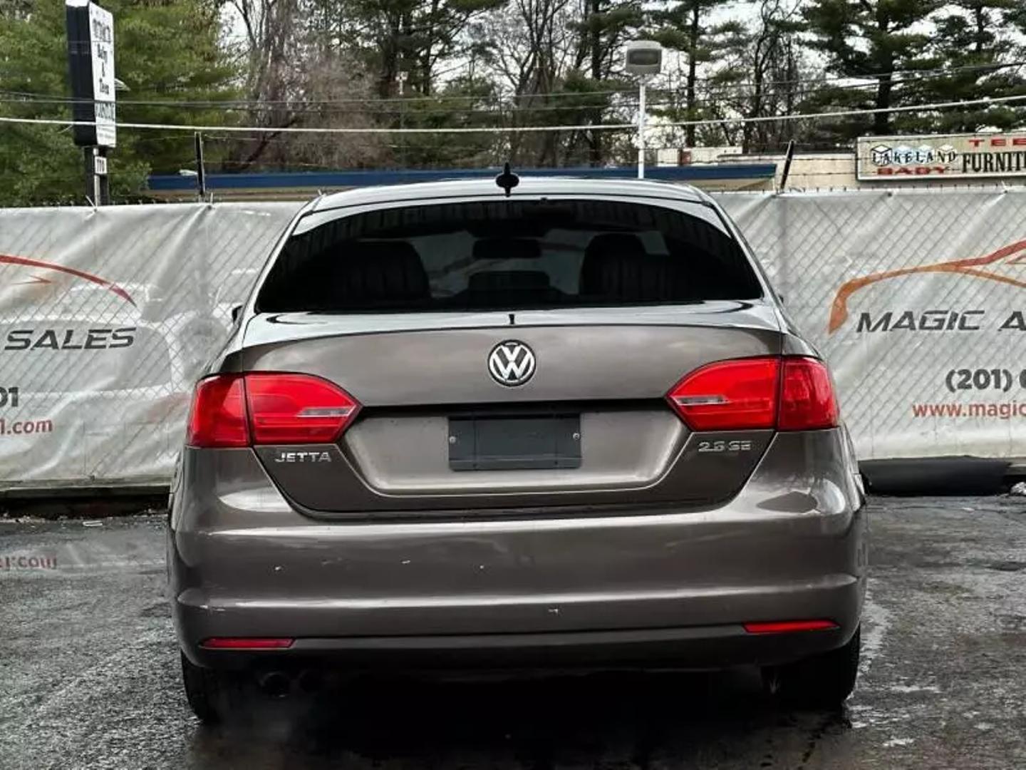 2011 Volkswagen Jetta - Image 8