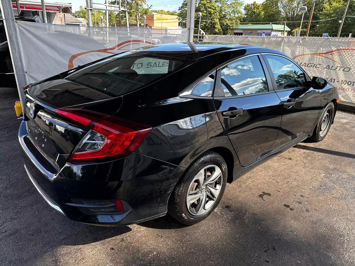 2019 Honda Civic - Image 12