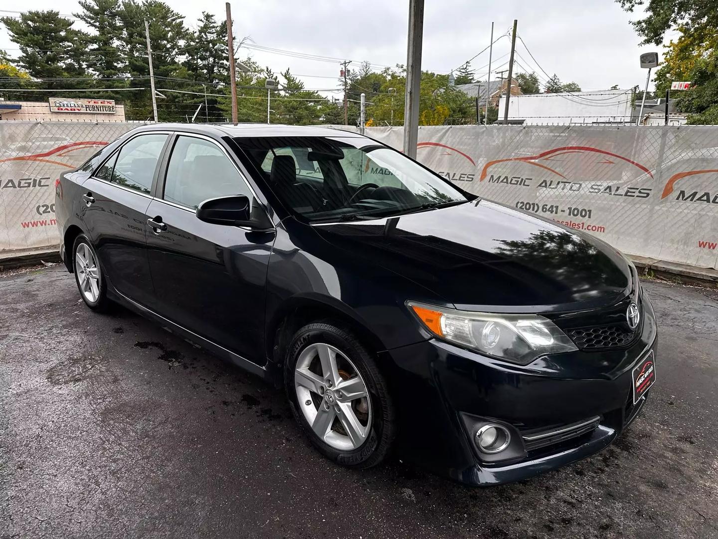 2014 Toyota Camry - Image 11